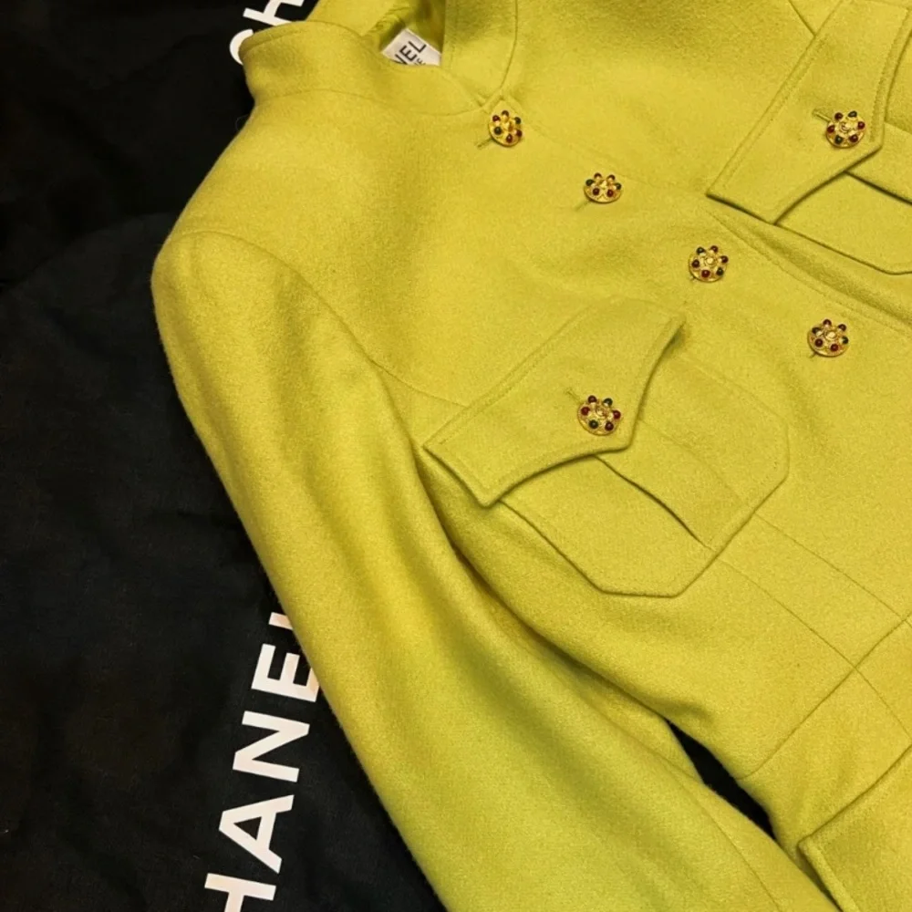 Chanel jacket - Picture 4 of 6